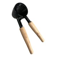 Dispozitiv de spart nuci (Cleste) cu manere din lemn