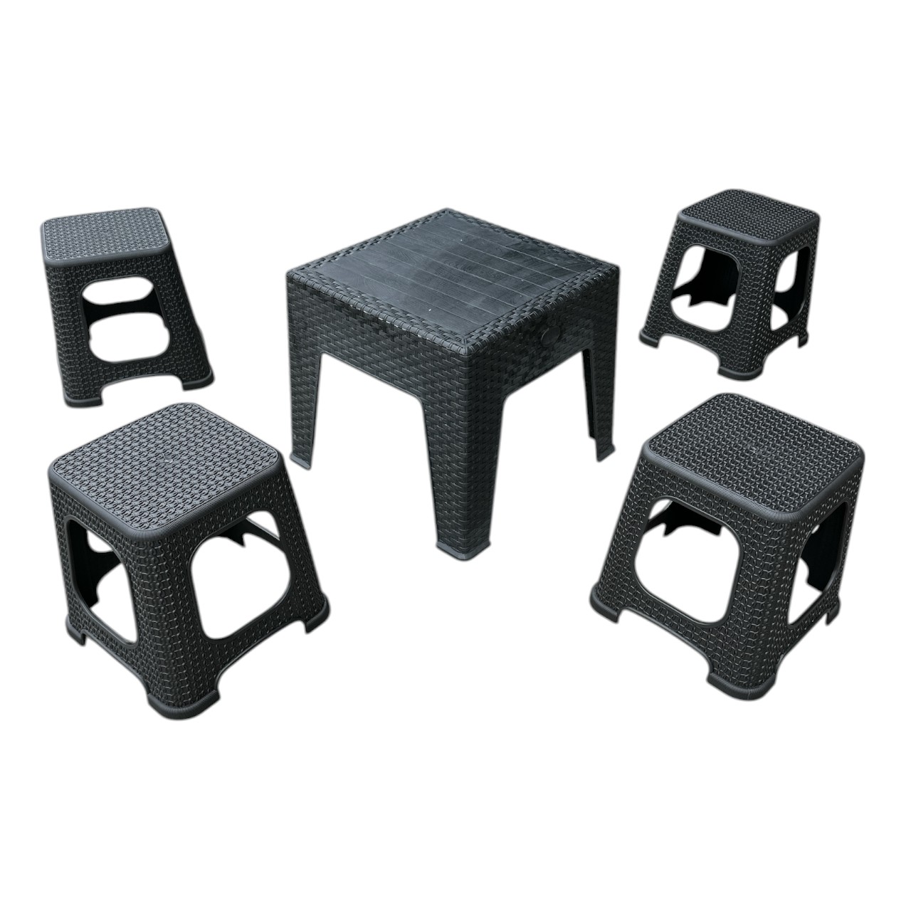 Masuta cafea plastic ratan cu 4 tabureti mici, maro